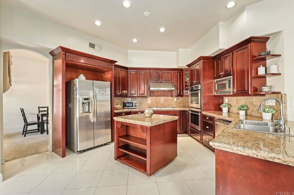813 Calle Lagasca, Chula Vista CA  91910-8039 exterior