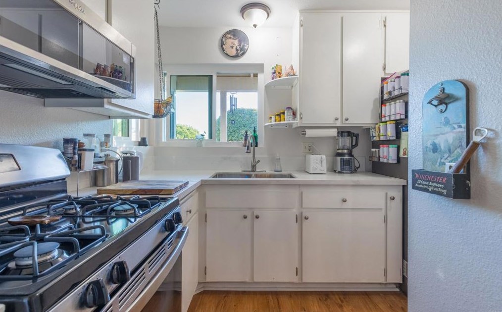 4593 Sunrise Rdg, Oceanside CA  92056-2948 exterior