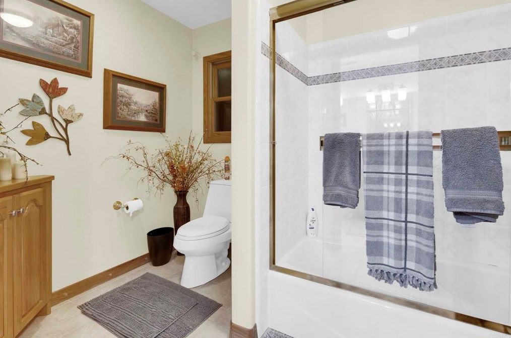 319 Hill Ct, Fallbrook CA  92028-3945 exterior