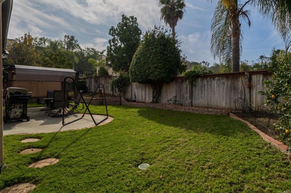 1325 Linsay Pl, Escondido CA  92026-3606 exterior