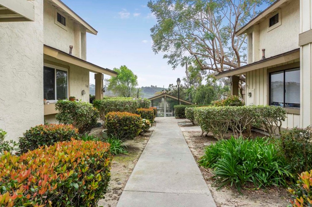 3712 Harvard Dr, Oceanside CA  92056-4101 exterior