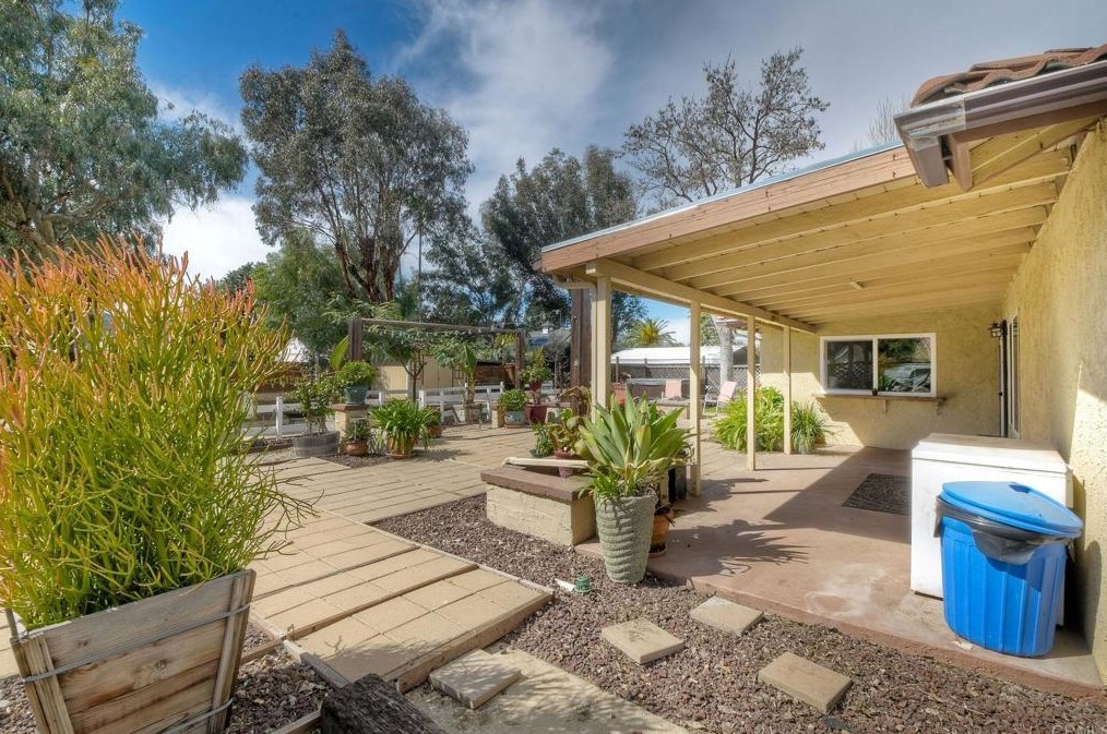 22287 Black Beauty Trl, Wildomar CA  92595-8011 exterior