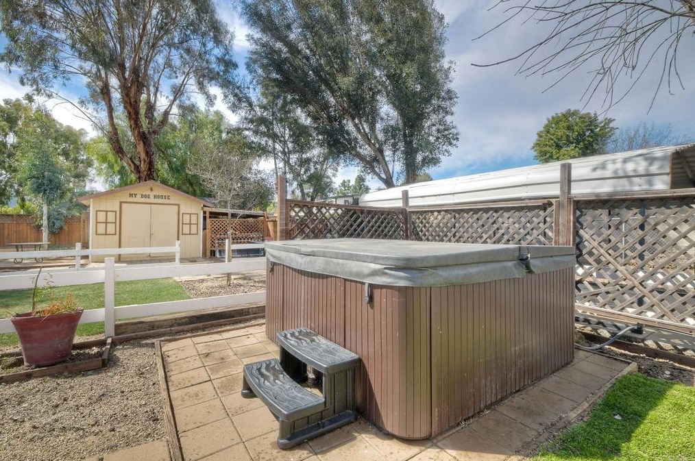 22287 Black Beauty Trl, Wildomar CA  92595-8011 exterior
