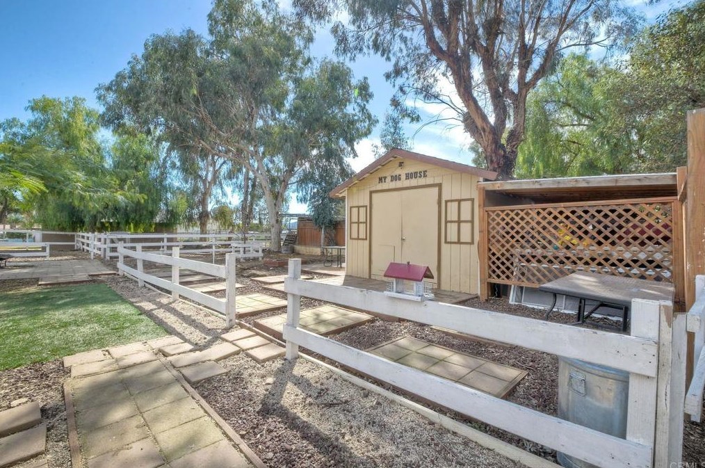 22287 Black Beauty Trl, Wildomar CA  92595-8011 exterior