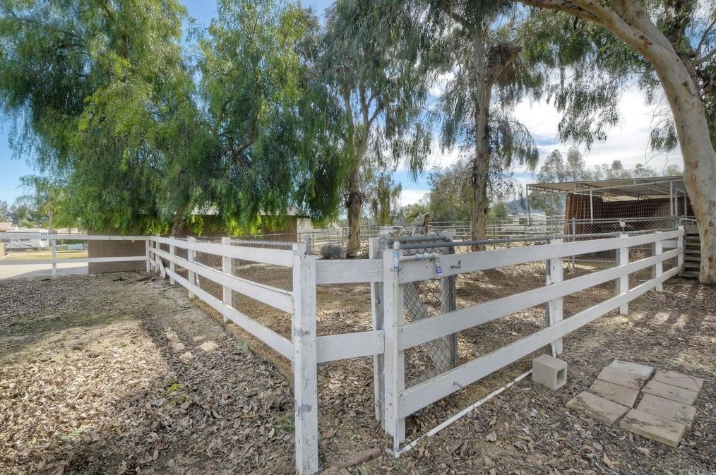 22287 Black Beauty Trl, Wildomar CA  92595-8011 exterior