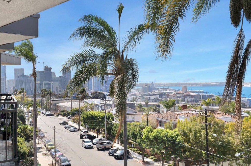 2414 Front St, San Diego CA  92101-1428 exterior