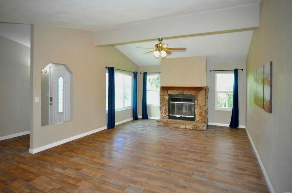 1526 Stage Coach Ln, Fallbrook CA  92028-4399 exterior