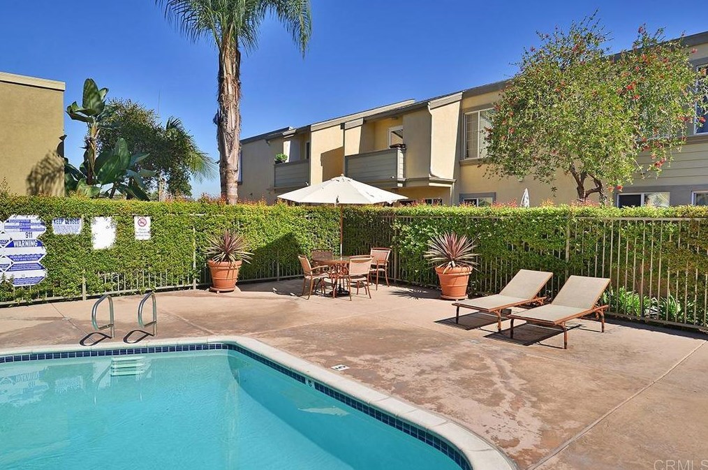 5252 Balboa Arms Dr, San Diego CA 92117-4987 exterior