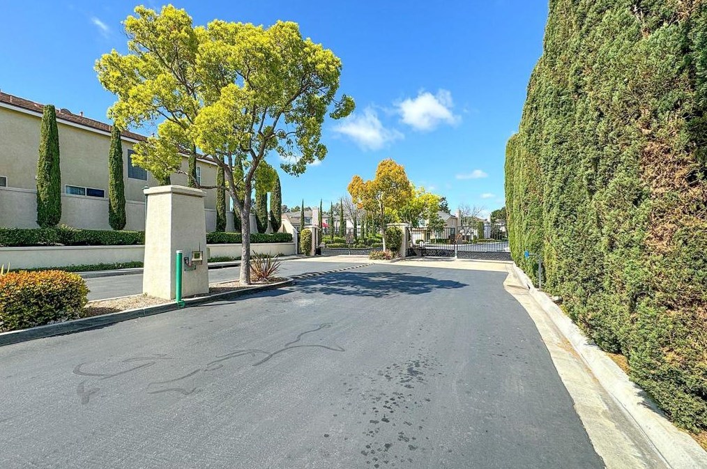 340 Belflora Way, Oceanside CA  92057-7634 exterior