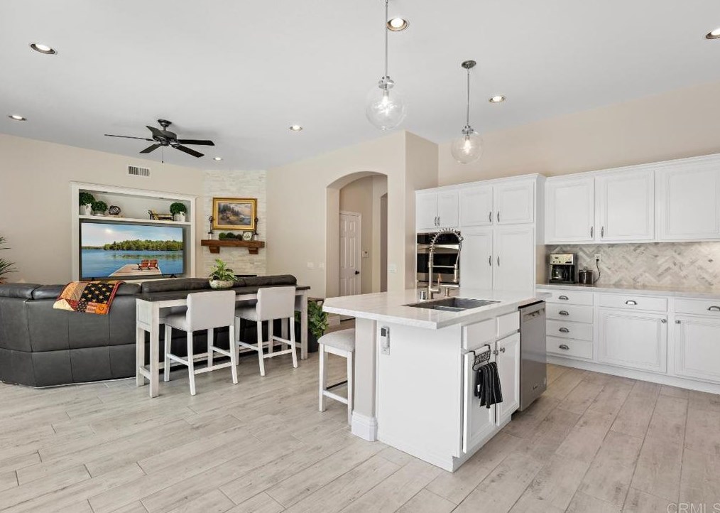 2130 Castlebay, Fallbrook CA  92028-4491 exterior