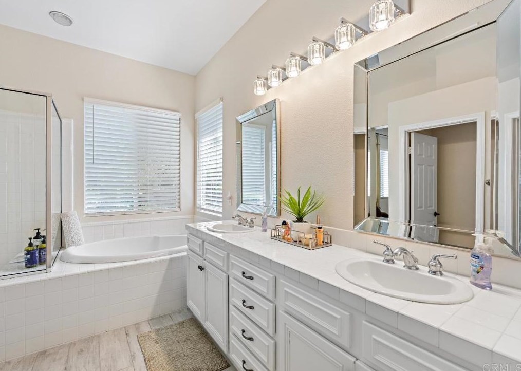 2130 Castlebay, Fallbrook CA  92028-4491 exterior