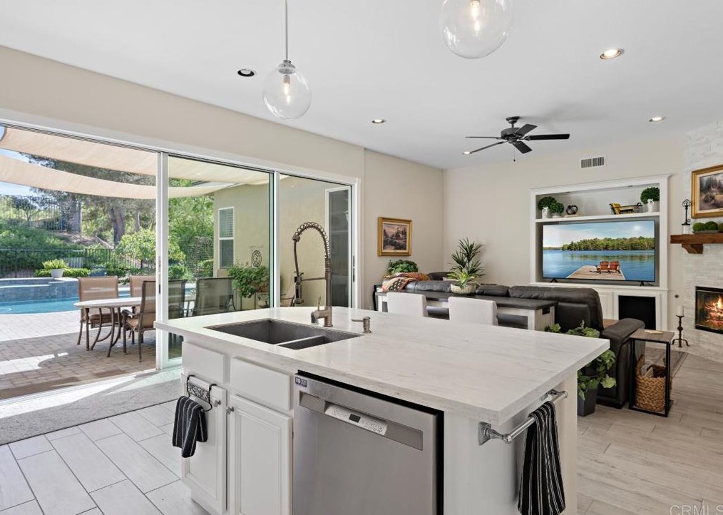 2130 Castlebay, Fallbrook CA  92028-4491 exterior