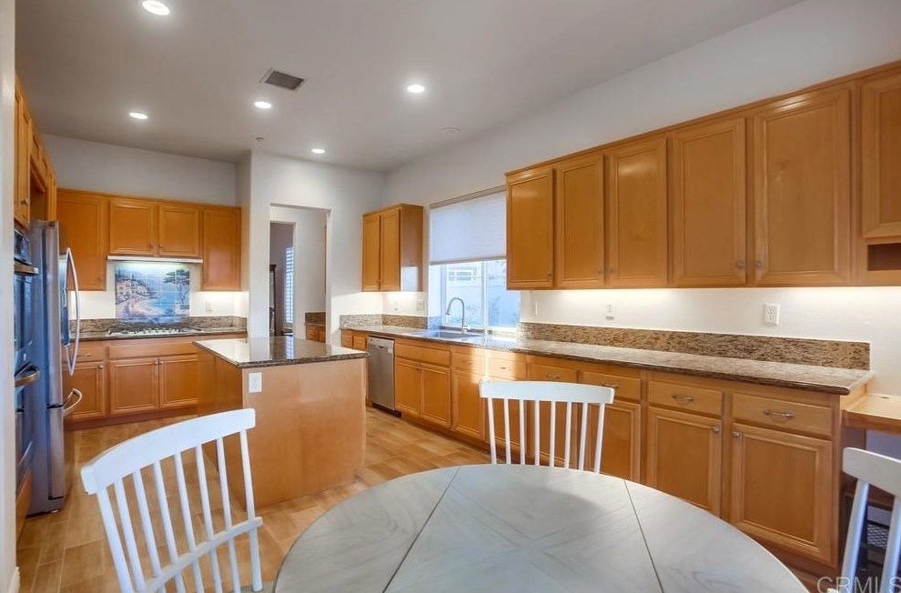 2187 Kirkcaldy Rd, Fallbrook CA  92028-5407 exterior