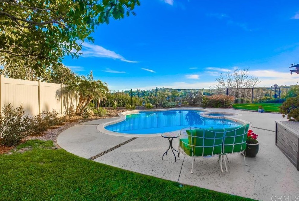 2187 Kirkcaldy Rd, Fallbrook CA  92028-5407 exterior