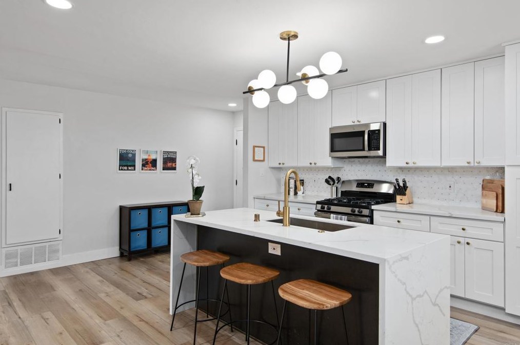 7188 Batista St, San Diego CA  92111-3434 exterior