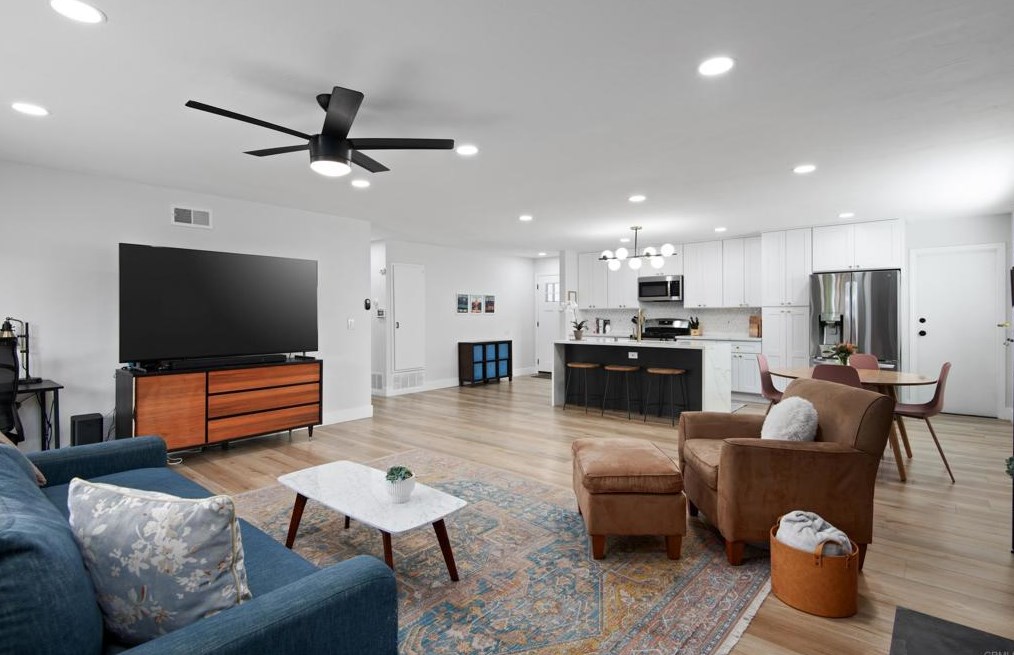 7188 Batista St, San Diego CA  92111-3434 exterior