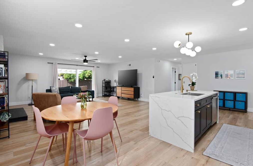 7188 Batista St, San Diego CA  92111-3434 exterior