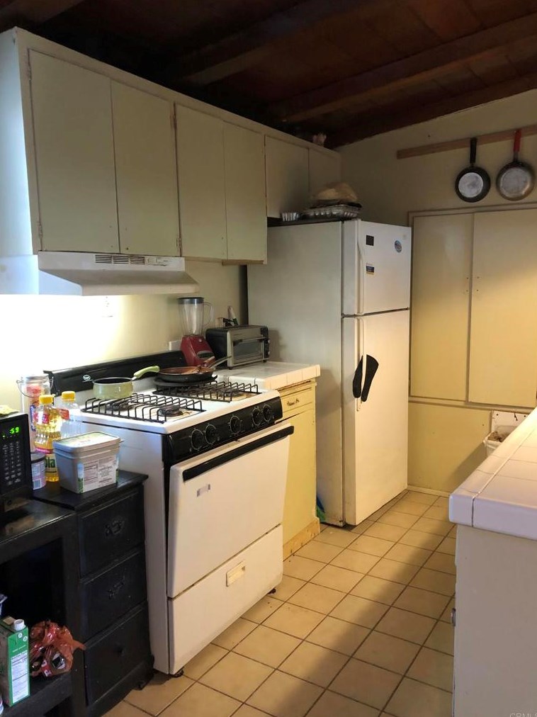 322 Eddie Dr, Vista CA  92083-5804 exterior