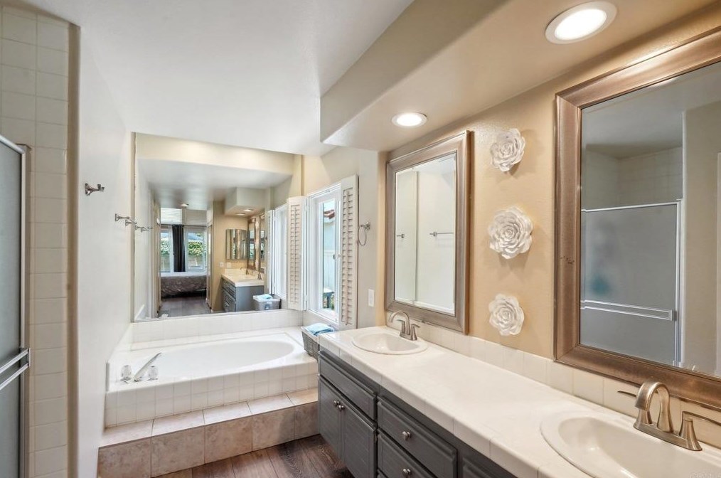 1154 Brioso Ct, Vista CA  92081-9092 exterior