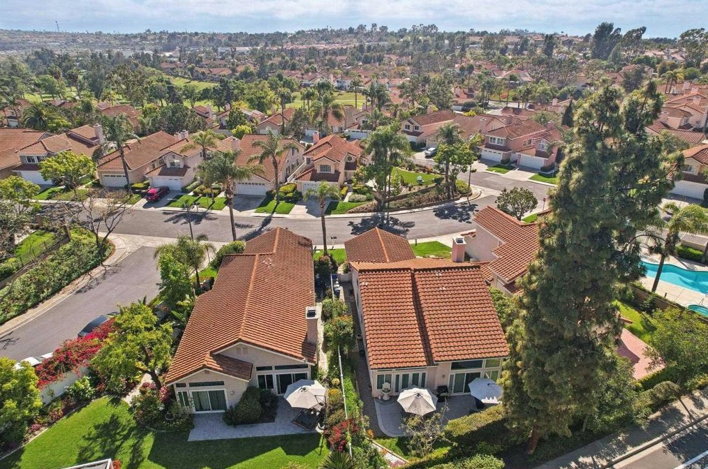 1154 Brioso Ct, Vista CA  92081-9092 exterior