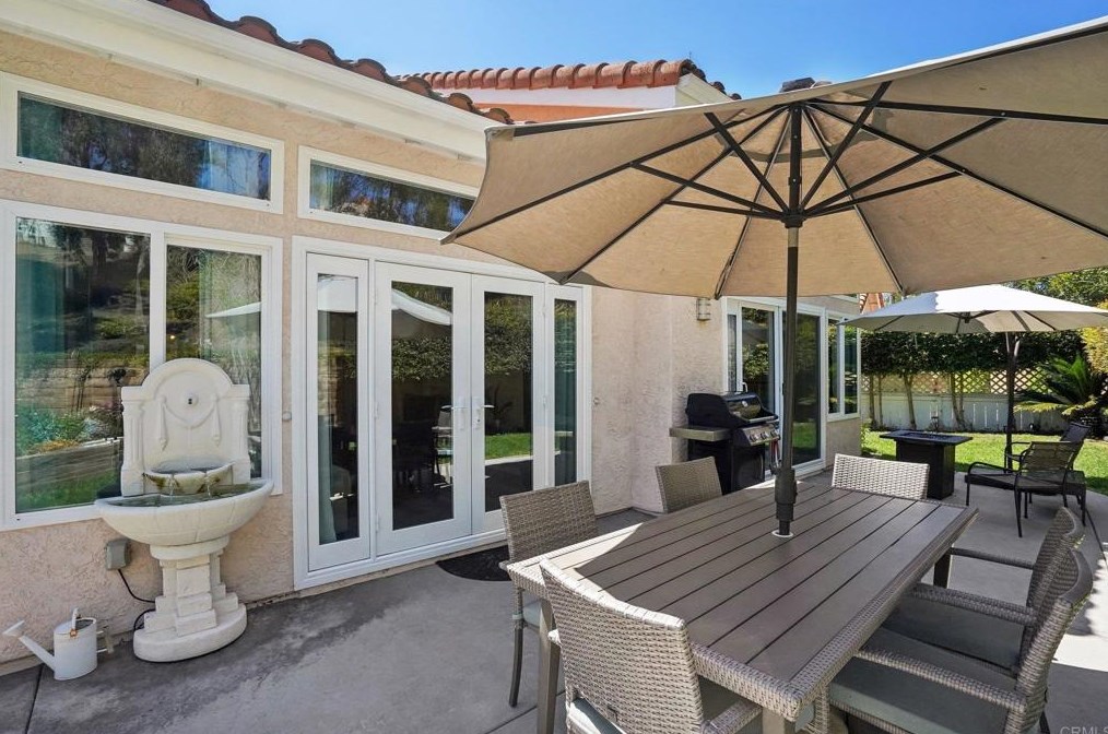 1154 Brioso Ct, Vista CA  92081-9092 exterior