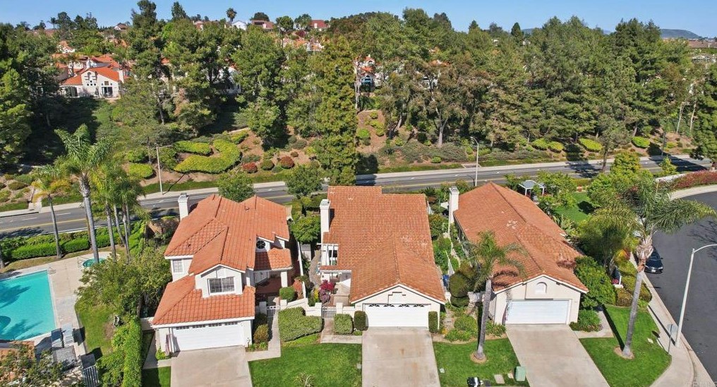 1154 Brioso Ct, Vista CA  92081-9092 exterior