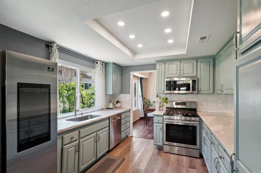 1154 Brioso Ct, Vista CA  92081-9092 exterior