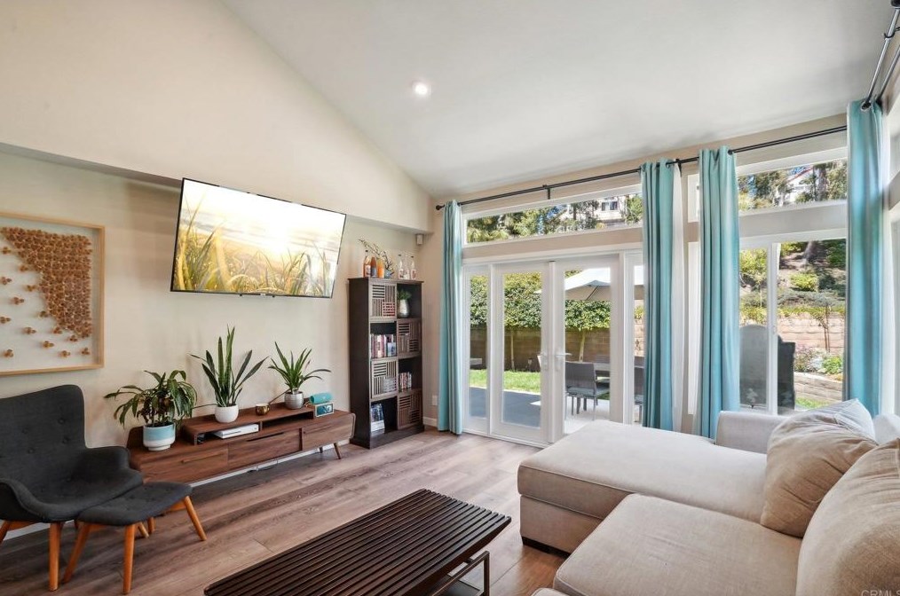 1154 Brioso Ct, Vista CA  92081-9092 exterior