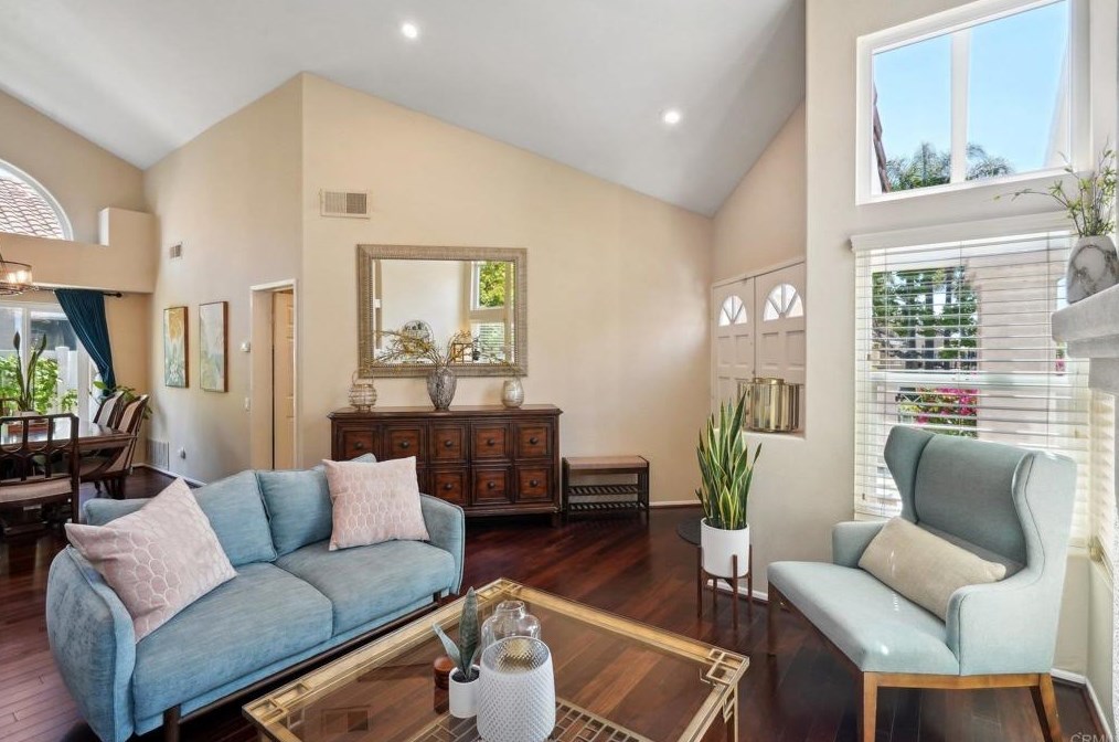 1154 Brioso Ct, Vista CA  92081-9092 exterior