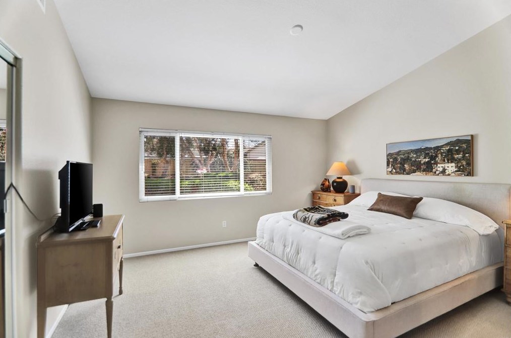 315 Del Flora St, Oceanside CA  92058-7959 exterior