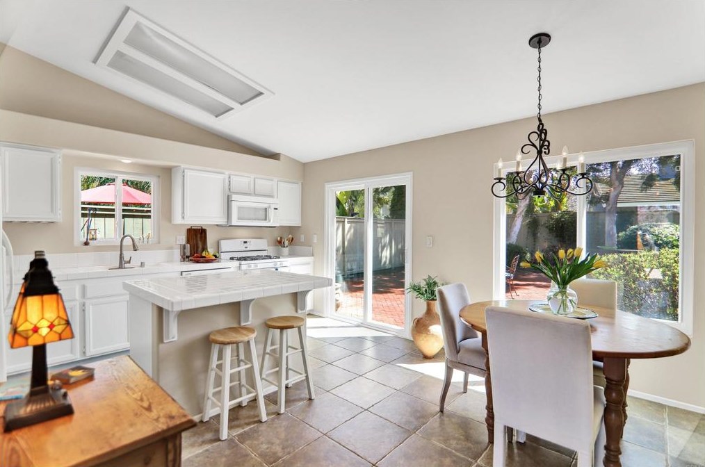 315 Del Flora St, Oceanside CA  92058-7959 exterior