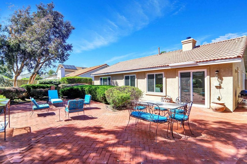 315 Del Flora St, Oceanside CA  92058-7959 exterior