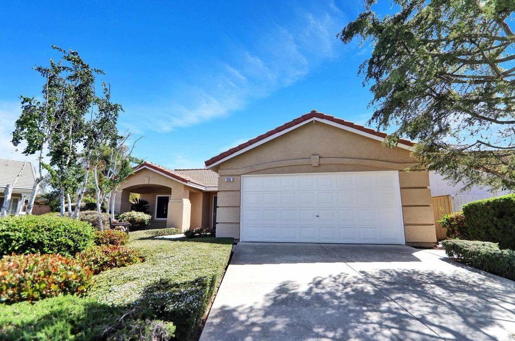 315 Del Flora St, Oceanside CA  92058-7958 exterior