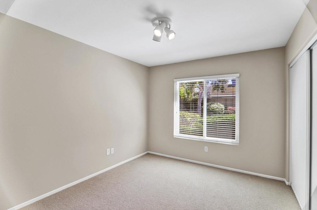 315 Del Flora St, Oceanside CA  92058-7959 exterior