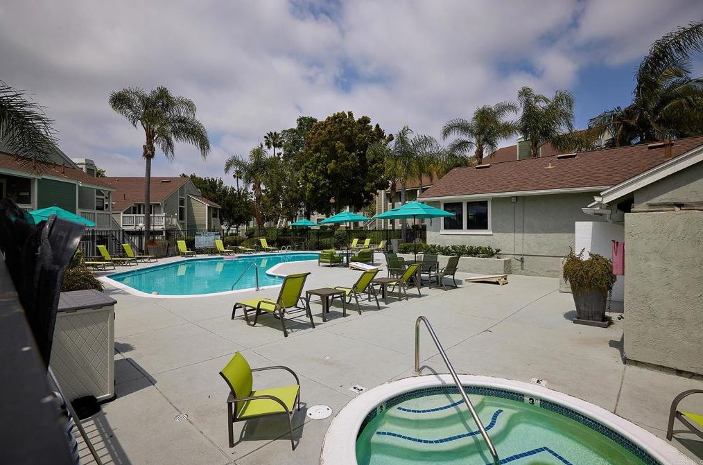 1941 Wellington Ln, Vista CA  92081-7975 exterior