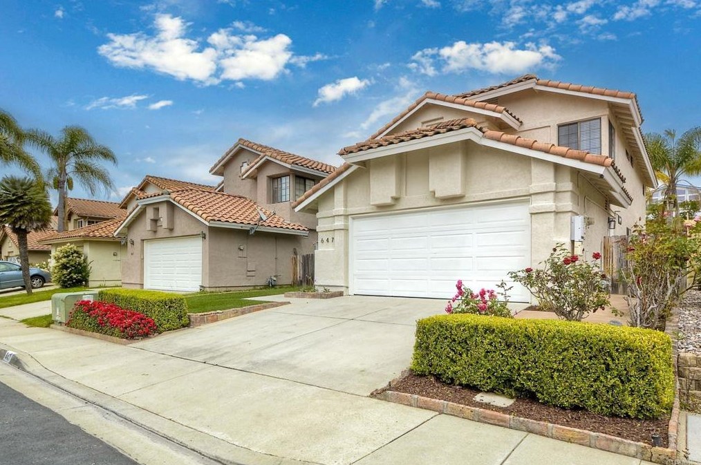 647 Paseo Rio, Vista CA  92081-6323 exterior