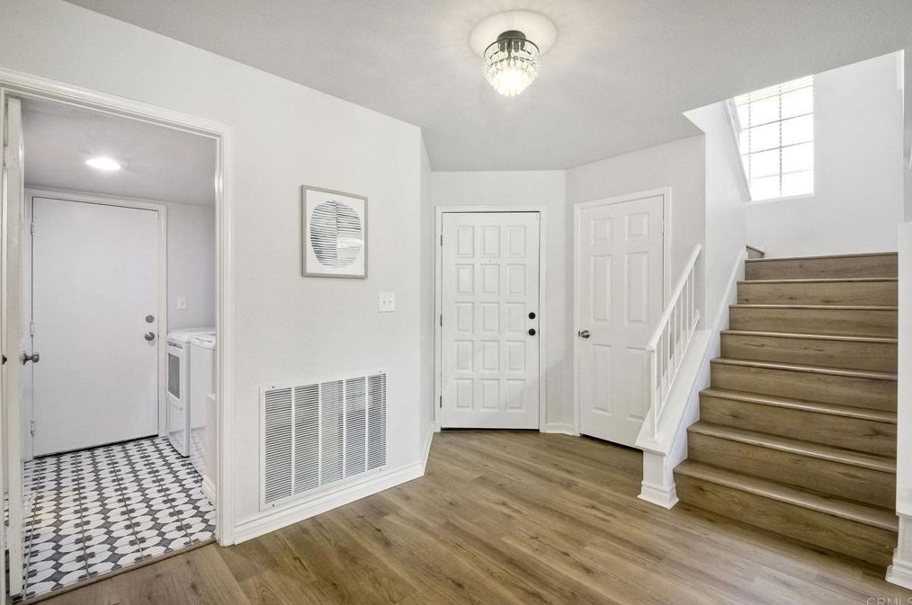 647 Paseo Rio, Vista CA  92081-6323 exterior