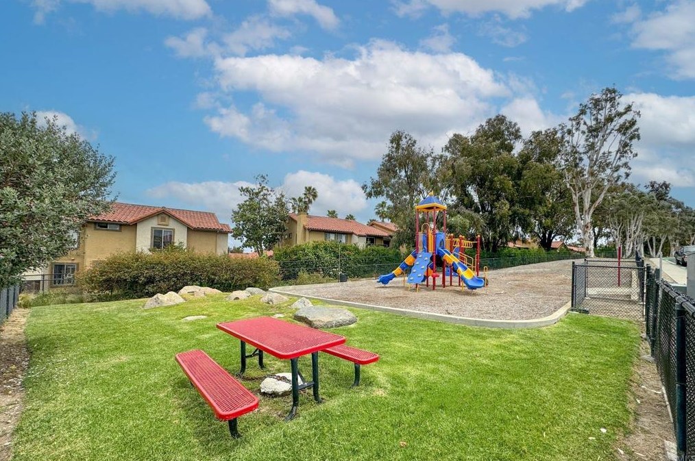 647 Paseo Rio, Vista CA  92081-6323 exterior