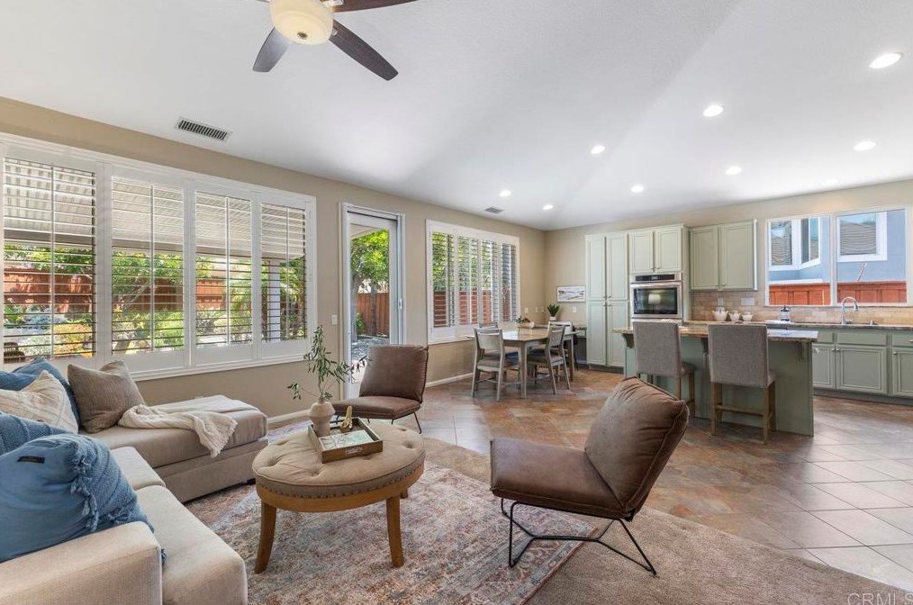 1804 Bayberry Dr, Oceanside CA  92054-5690 exterior