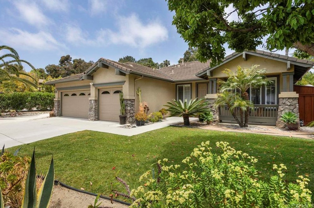 1804 Bayberry Dr, Oceanside CA  92054-5690 exterior