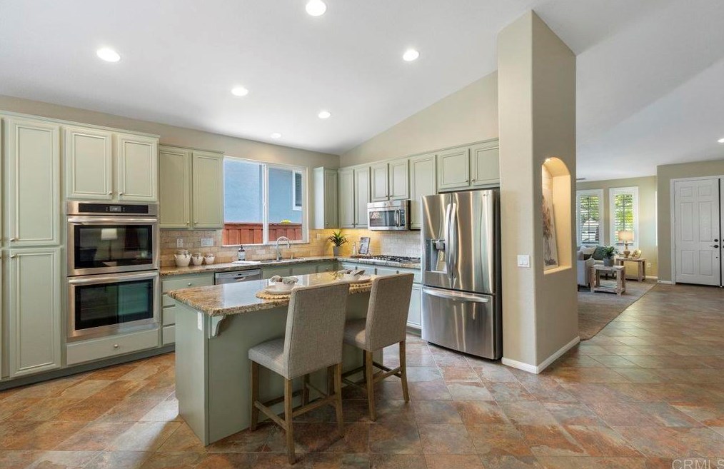 1804 Bayberry Dr, Oceanside CA  92054-5690 exterior