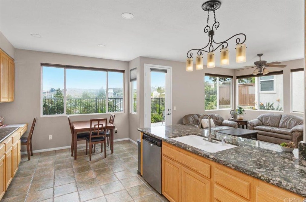 5544 Foxtail Loop, Carlsbad CA  92010-7153 exterior