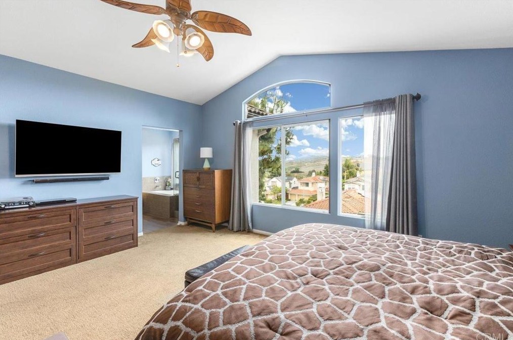 5544 Foxtail Loop, Carlsbad CA  92010-7153 exterior