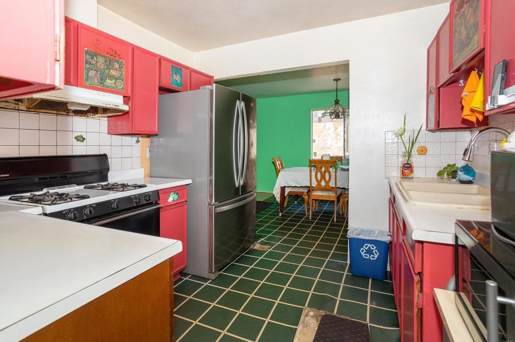 4927 Luna Dr, Oceanside CA  92057-4331 exterior