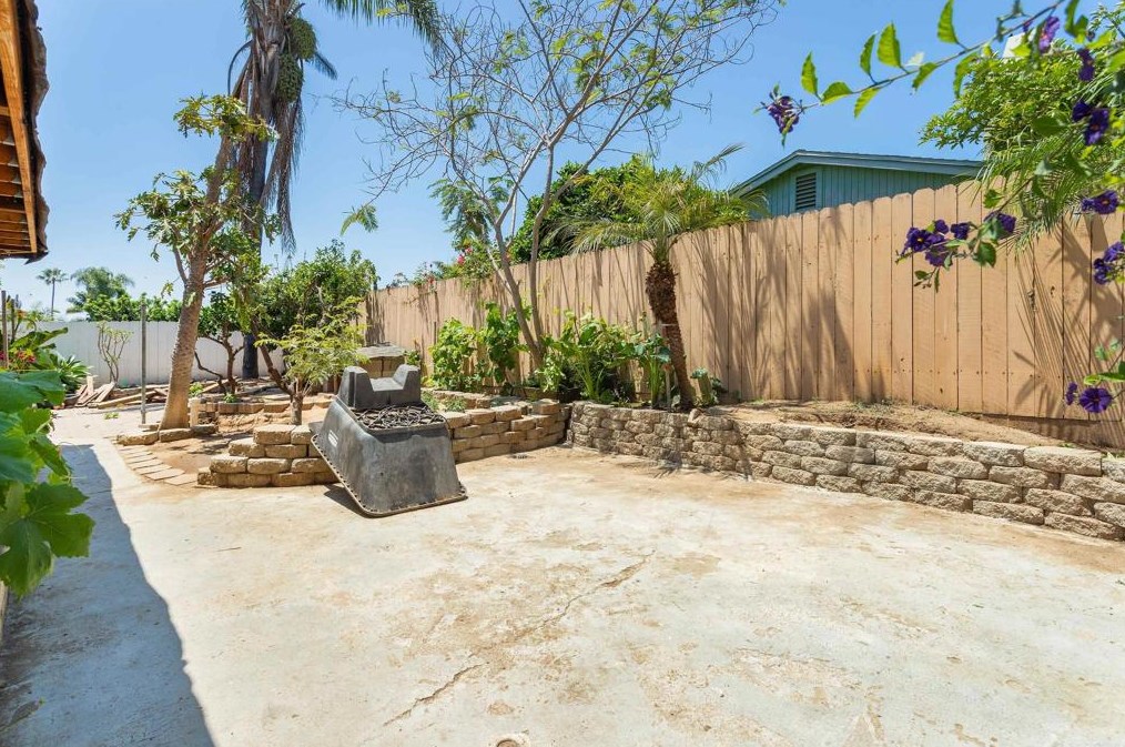 4927 Luna Dr, Oceanside CA  92057-4331 exterior