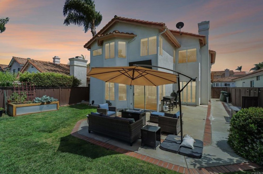 2014 Redwood Crst, Vista CA  92081-7337 exterior