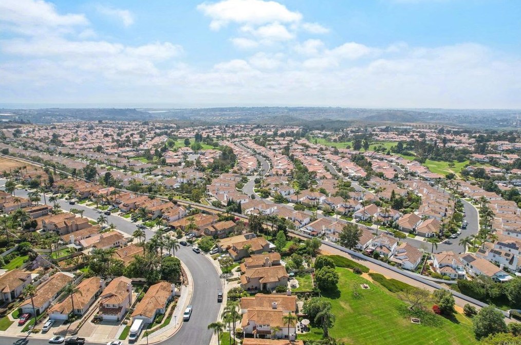 2014 Redwood Crst, Vista CA  92081-7337 exterior