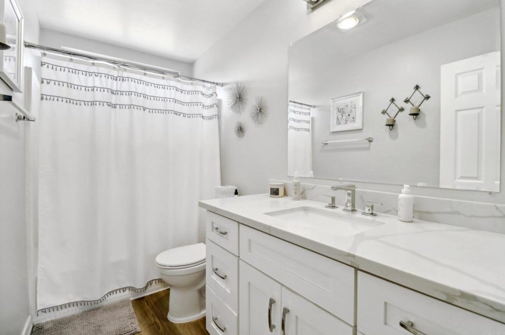 2014 Redwood Crst, Vista CA  92081-7337 exterior