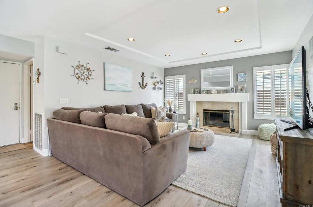 2014 Redwood Crst, Vista CA  92081-7337 exterior