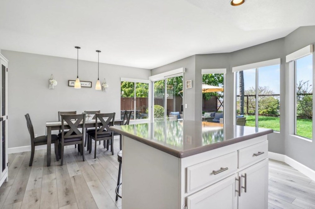 2014 Redwood Crst, Vista CA  92081-7337 exterior